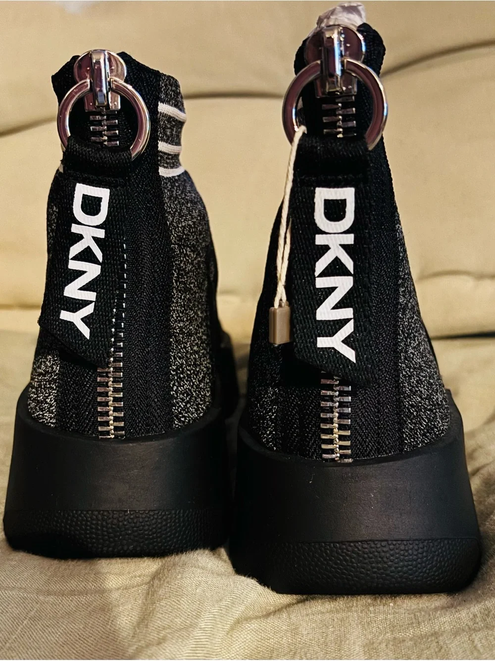 NWT DKNY K209 Reflective Knit Sock Sneakers Women’s Size 8 Slip-On with Box